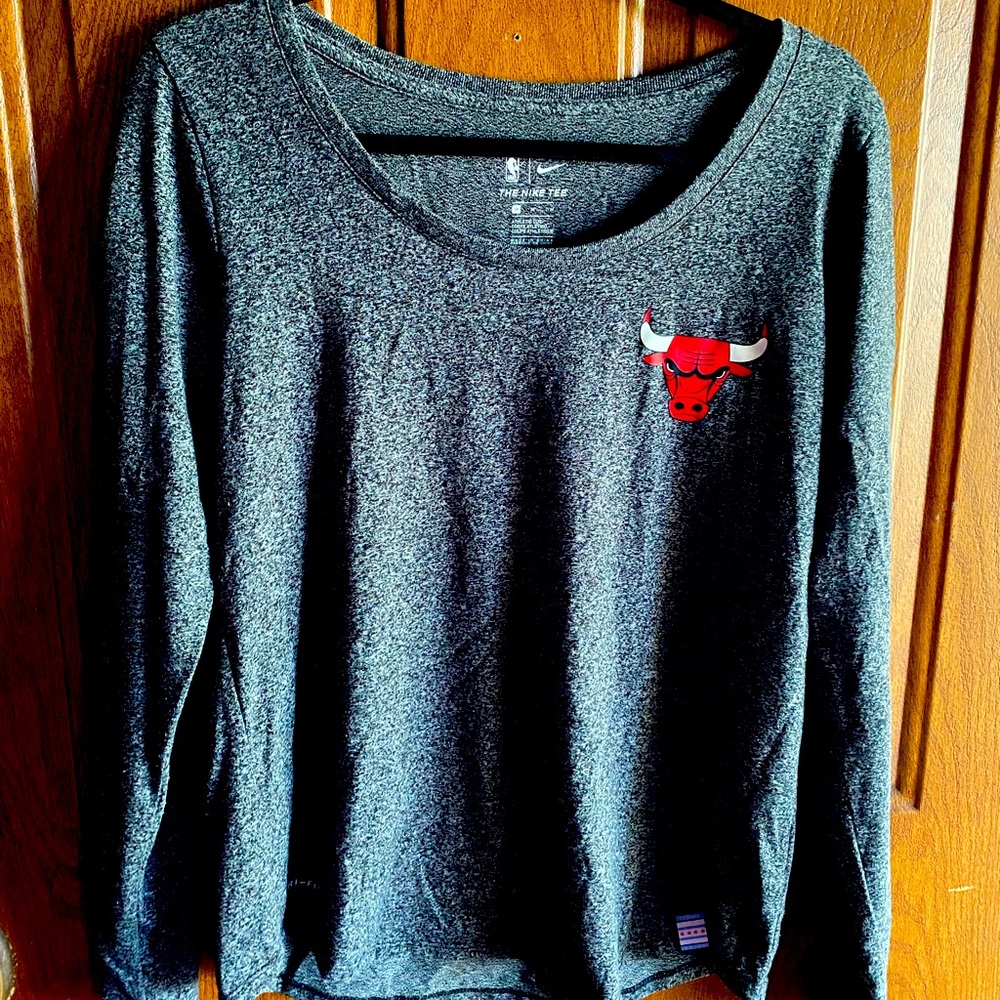 Chicago Bulls City Edition Women’s long sleeve Dri-Fit Top size M